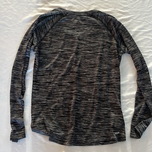 Reebok Performance Tshirt - Picture 6 of 9